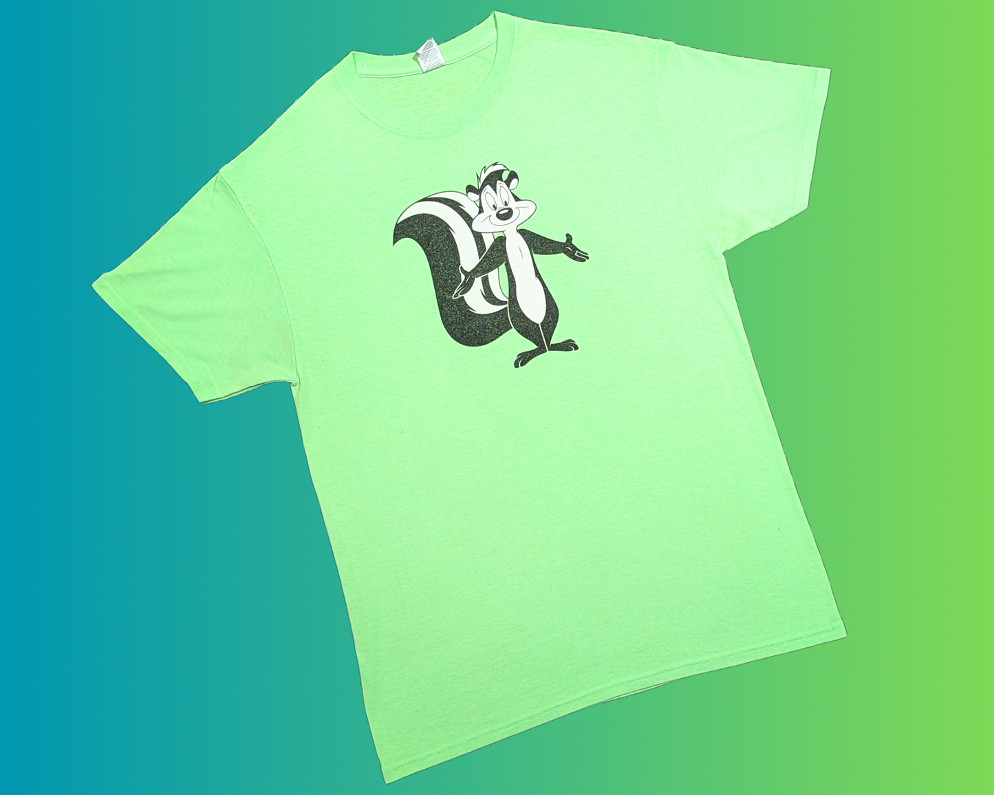 Vintage 1990's Line Green, Pepe Le Pew T-Shirt Size M