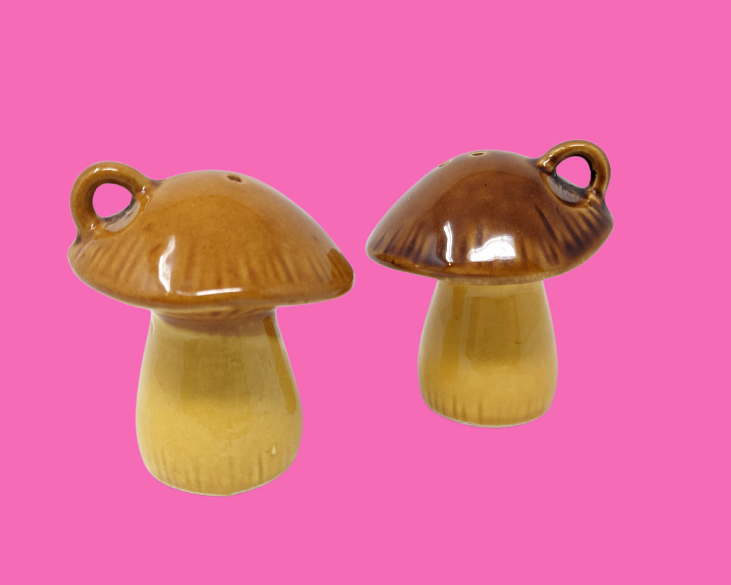 Salières et poivrières aux champignons vintage des années 1970 fabriquées au Japon