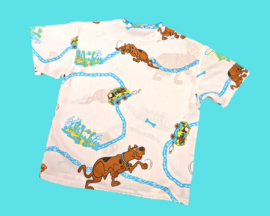 Fait à la main, Upcycled Scooby-Doo Vintage 1990's Bedsheet T-Shirt Oversize XS - Convient comme une taille M