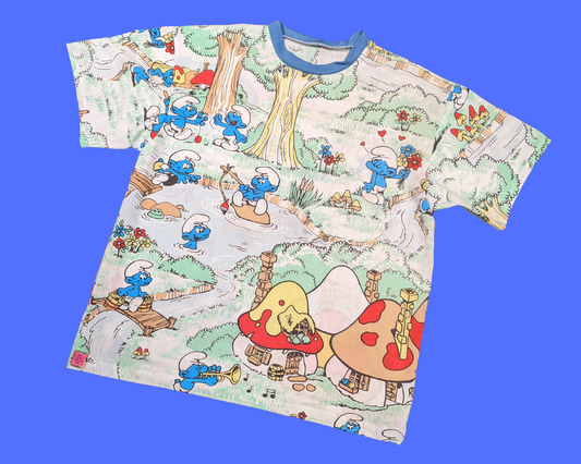 Fait à la main, Upcycled The Smurfs Vintage 1990's Bedsheet T-Shirt Oversize XS - Convient à une taille M