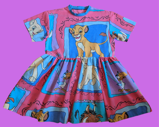 Fait à la main, upcycled The Lion King Bedsheet T-Shirt Dress Fits SML-XL