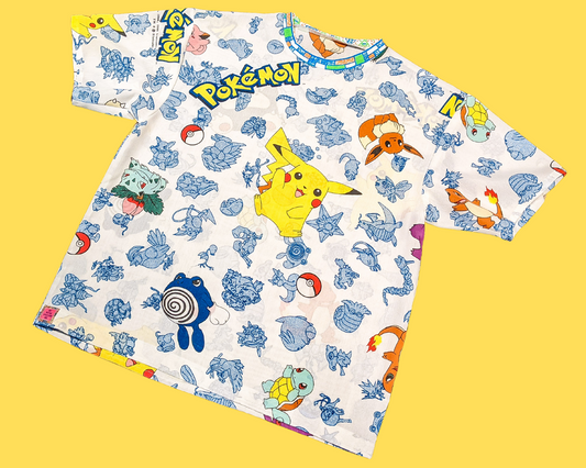 Fait à la main, Upcycled Vintage 1990's Pokemon Bedsheet T-Shirt Oversize XS - Convient comme une taille M