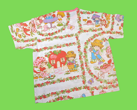 Fait à la main, Upcycled Strawberry Shortcake Vintage 1980's Bedsheet T-Shirt Oversized XL