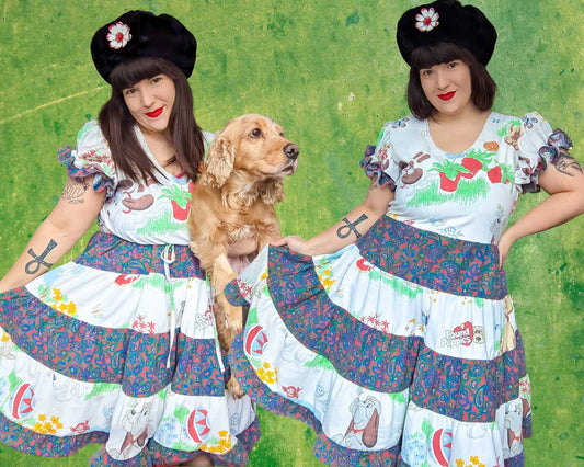 Fait à la main, Upcycled Pound Puppies Vintage 1985 Bedsheet Dress avec poches Taille L - Manches courtes, corsage doublé et cravates