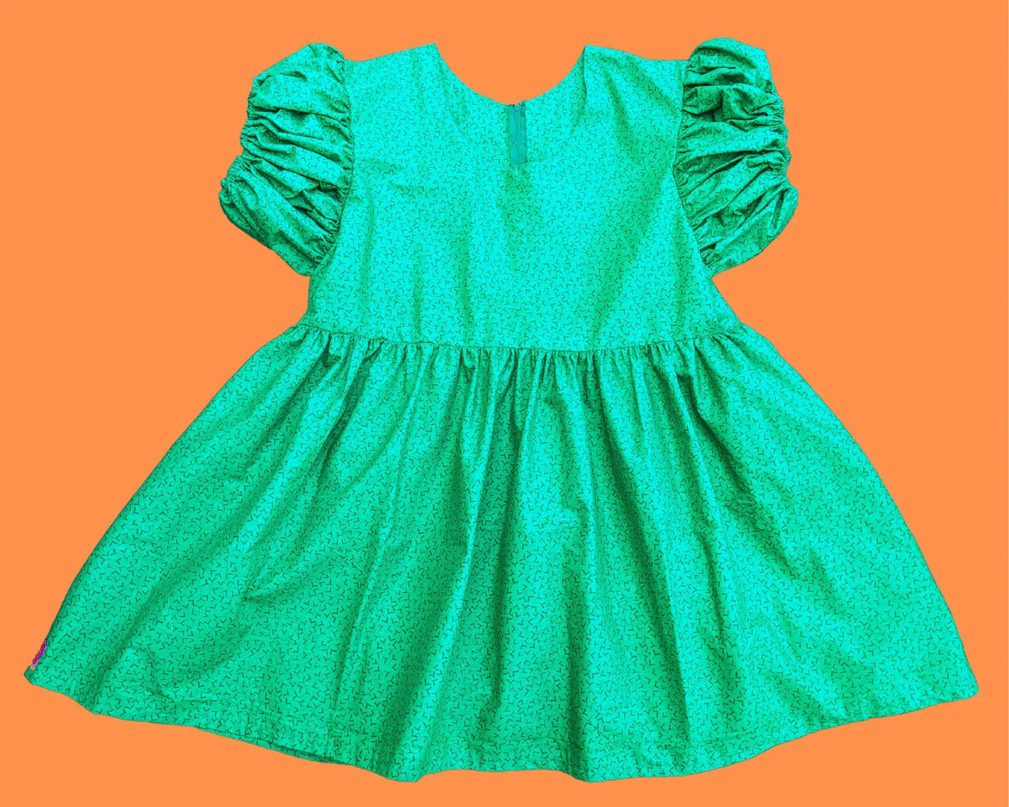 Robe vert émeraude recyclée faite à la main, grande taille, manches courtes bouffantes taille 2XL