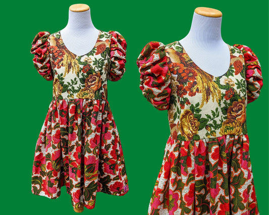 Fait à la main, tissu vintage recyclé des années 1950, oiseaux et fleurs pour le corsage, robe à manches bouffantes courtes taille SM